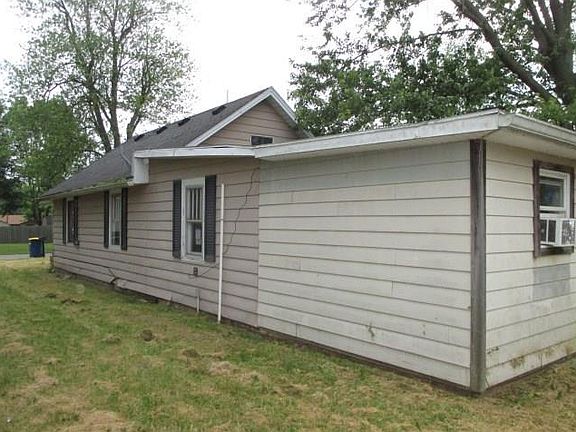 3rd image of 1129 Avenue C St
