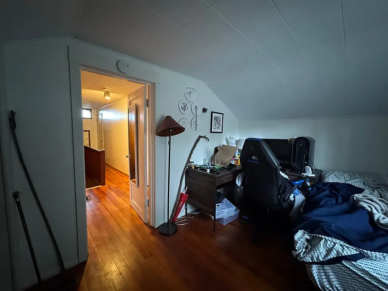 5 Bed 1.5 Bath in Fairhaven Close to Everything On a Bus Line — Photo 37