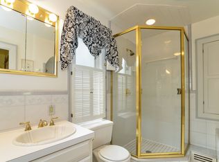 976 Cambridge Dr SE, East Grand Rapids, MI 49506