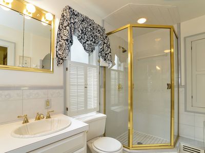 976 Cambridge Dr SE, East Grand Rapids, MI, 49506