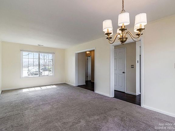 4th image of 378 Riverbend Dr #39