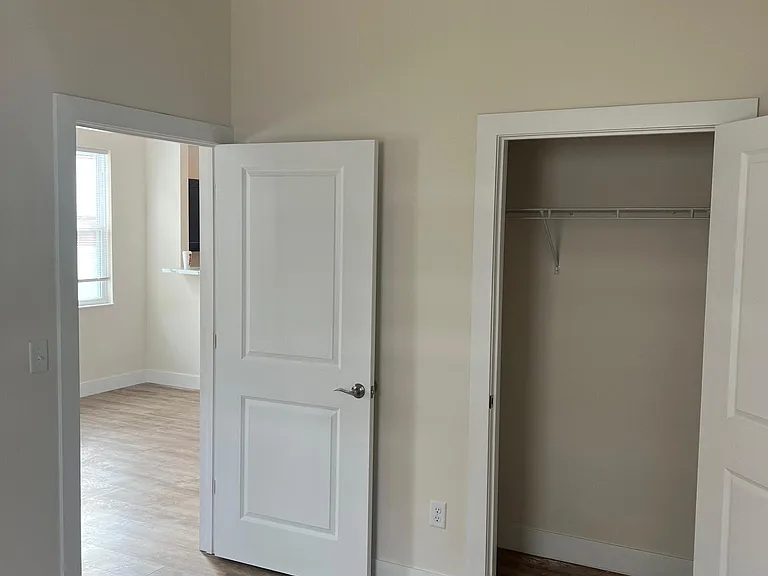 404 Court Yard Ln — Photo 13