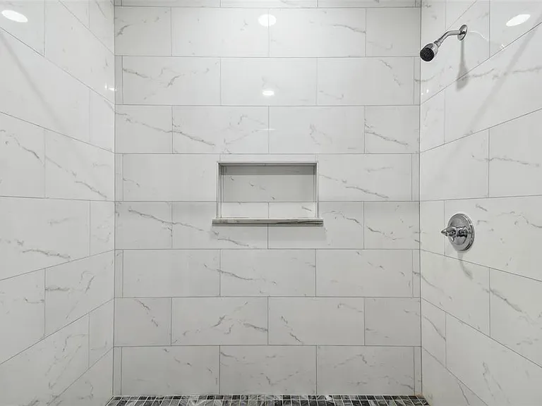 6810 N Navin Ave — Photo 44