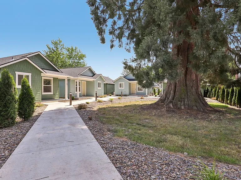 Cottages at Laurel — Photo 92