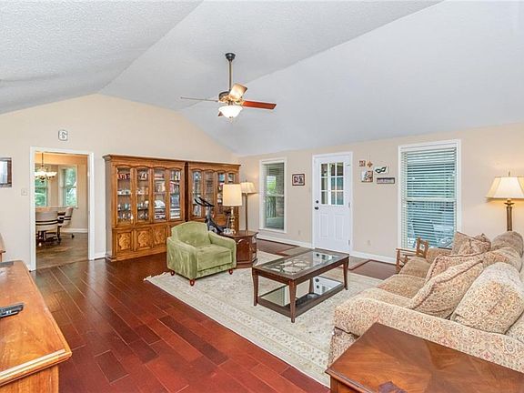 5th image of 1215 Richmond Ct