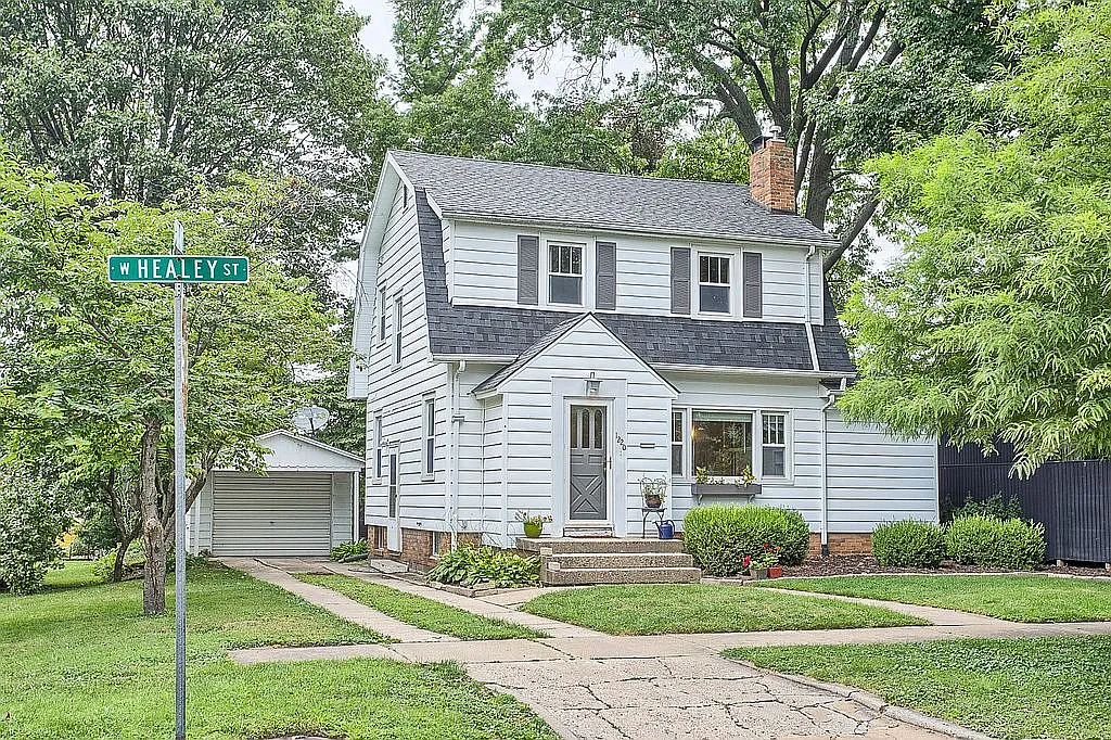 1220 W Healey St photo 1