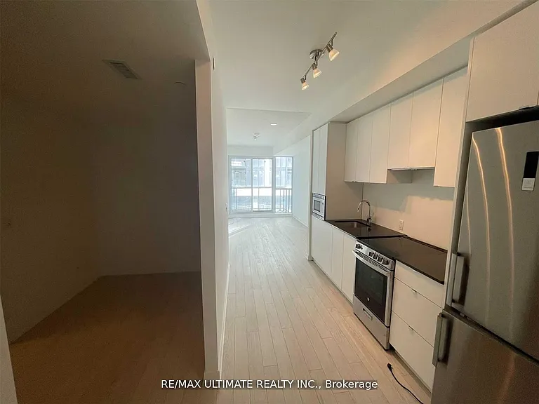 49 E Liberty St #601 — Photo 3