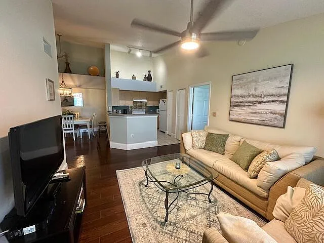 822 Villa Cir — Photo 1