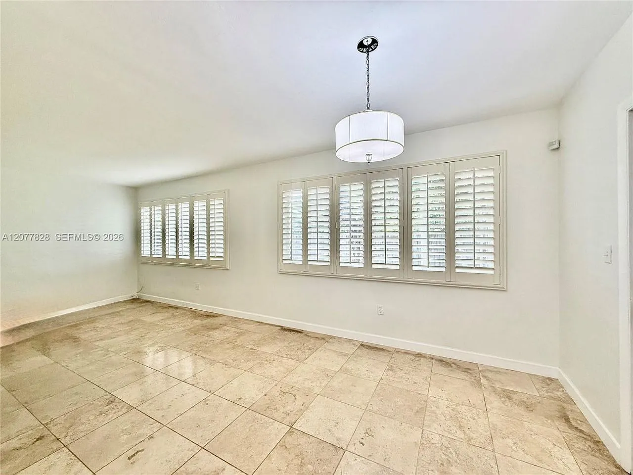 3 bed, 2.0 bath, 1394 sqft, $3,900 — Photo 4