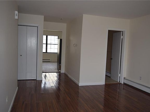 3rd image of 21 Essex St