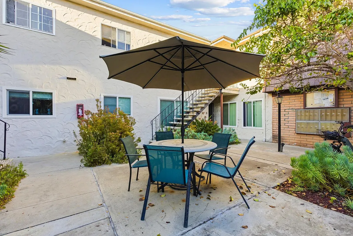 Unit Photo - 4262 Wilson Ave #10