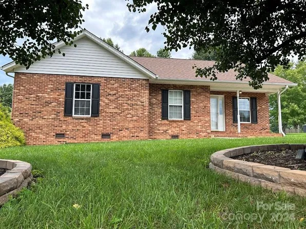 104 2nd Ave NW, Hildebran, NC 28637