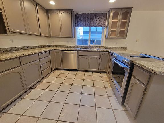 4th image of 117 Glenn Way APT 3