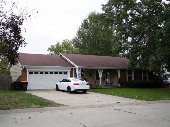 901 S 3rd Ter, Savannah, MO 64485