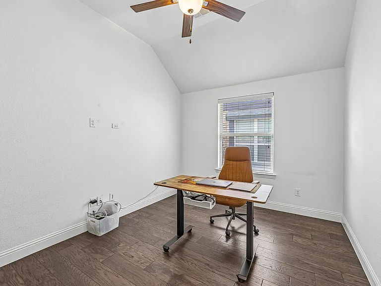 808 Parkland Dr — Photo 28