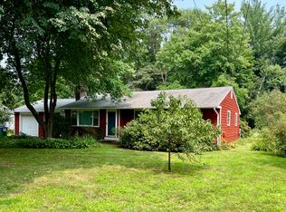 21 Frost Ln, Amherst, MA 01002