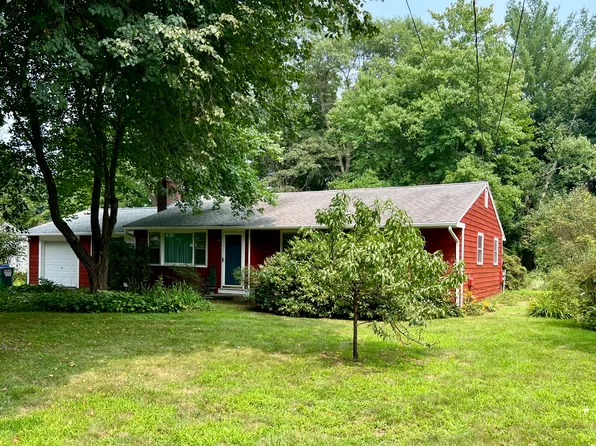 21 Frost Ln, Amherst, MA 01002