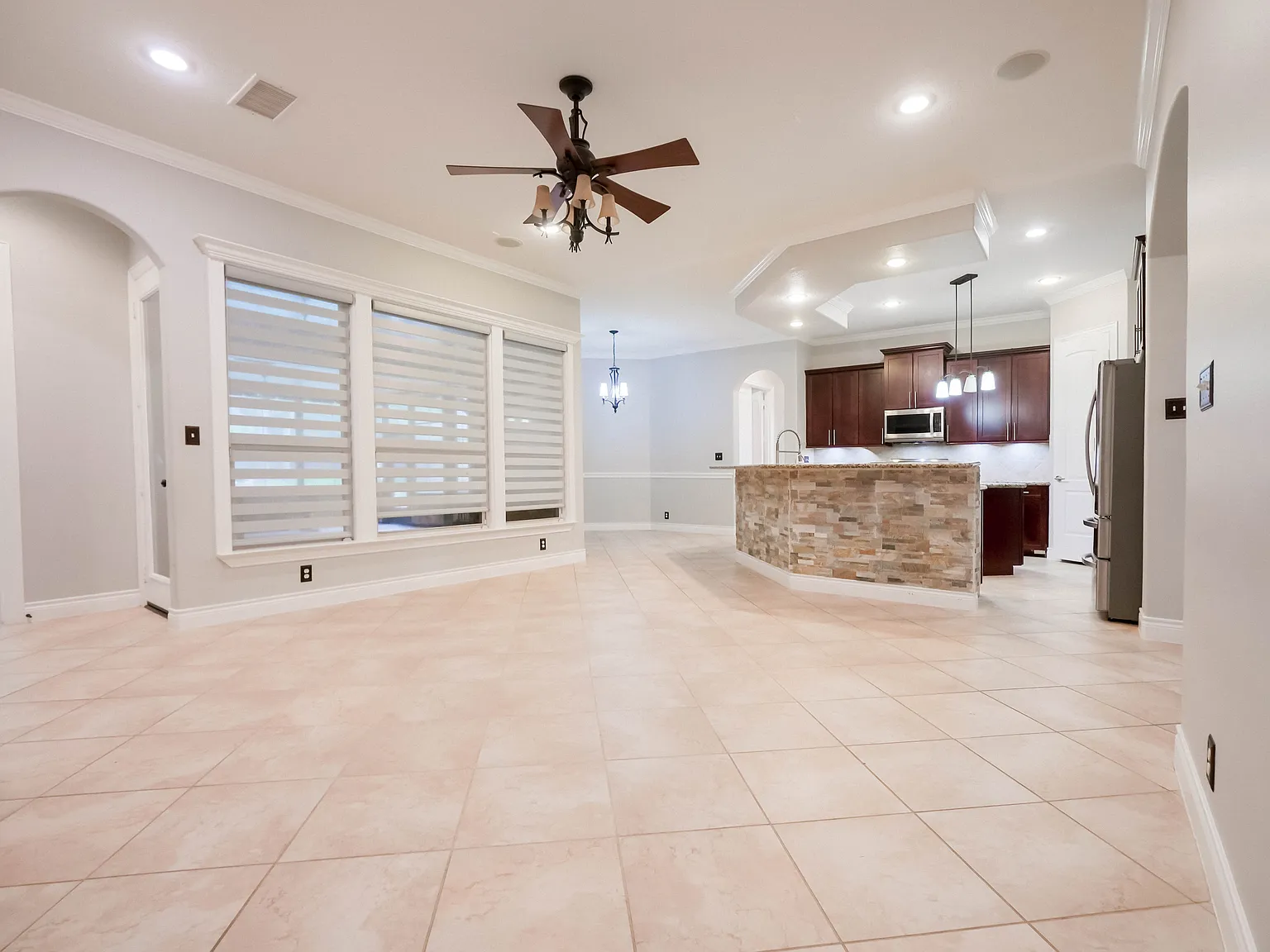 4 bed, 3.5 bath, 3084 sqft, $4,500 — Photo 4