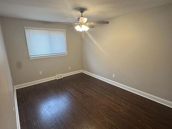 5th image of 428 Manhattan St