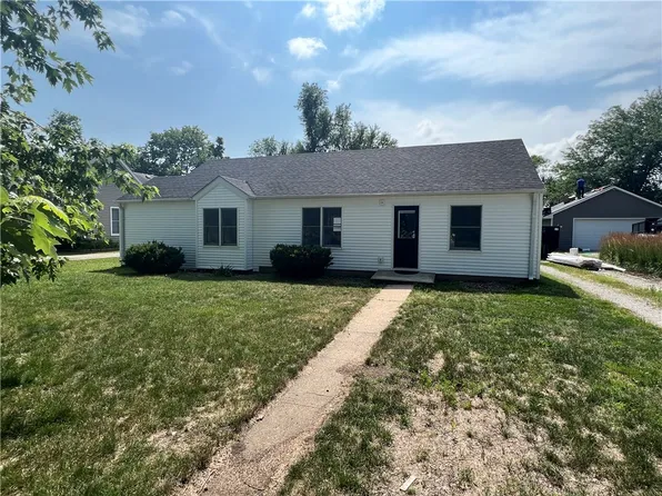 115 S Vine St, Cambridge, IA 50046