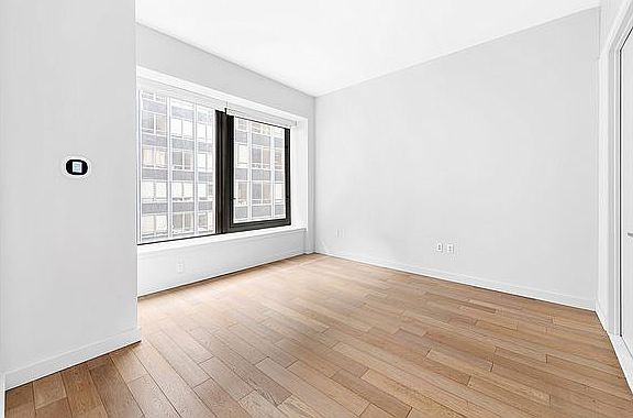 4th image of 75 Wall St APT 21B
