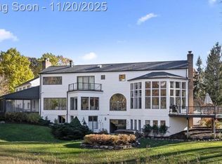 5764 Bloomfield Glens Rd, West Bloomfield, MI 48322