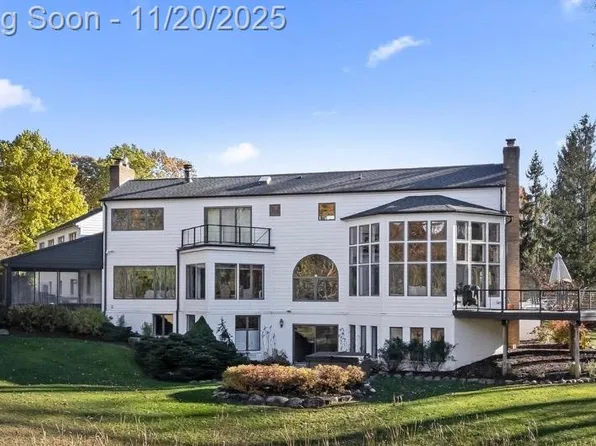 5764 Bloomfield Glens Rd, West Bloomfield, MI 48322