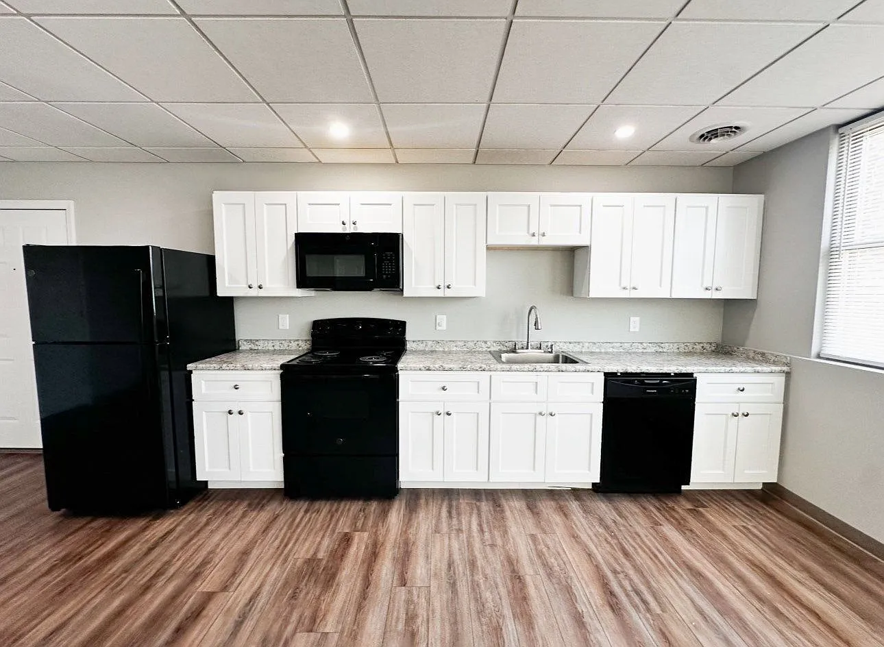 2 bed, 1.0 bath, $1,895 — Photo 3