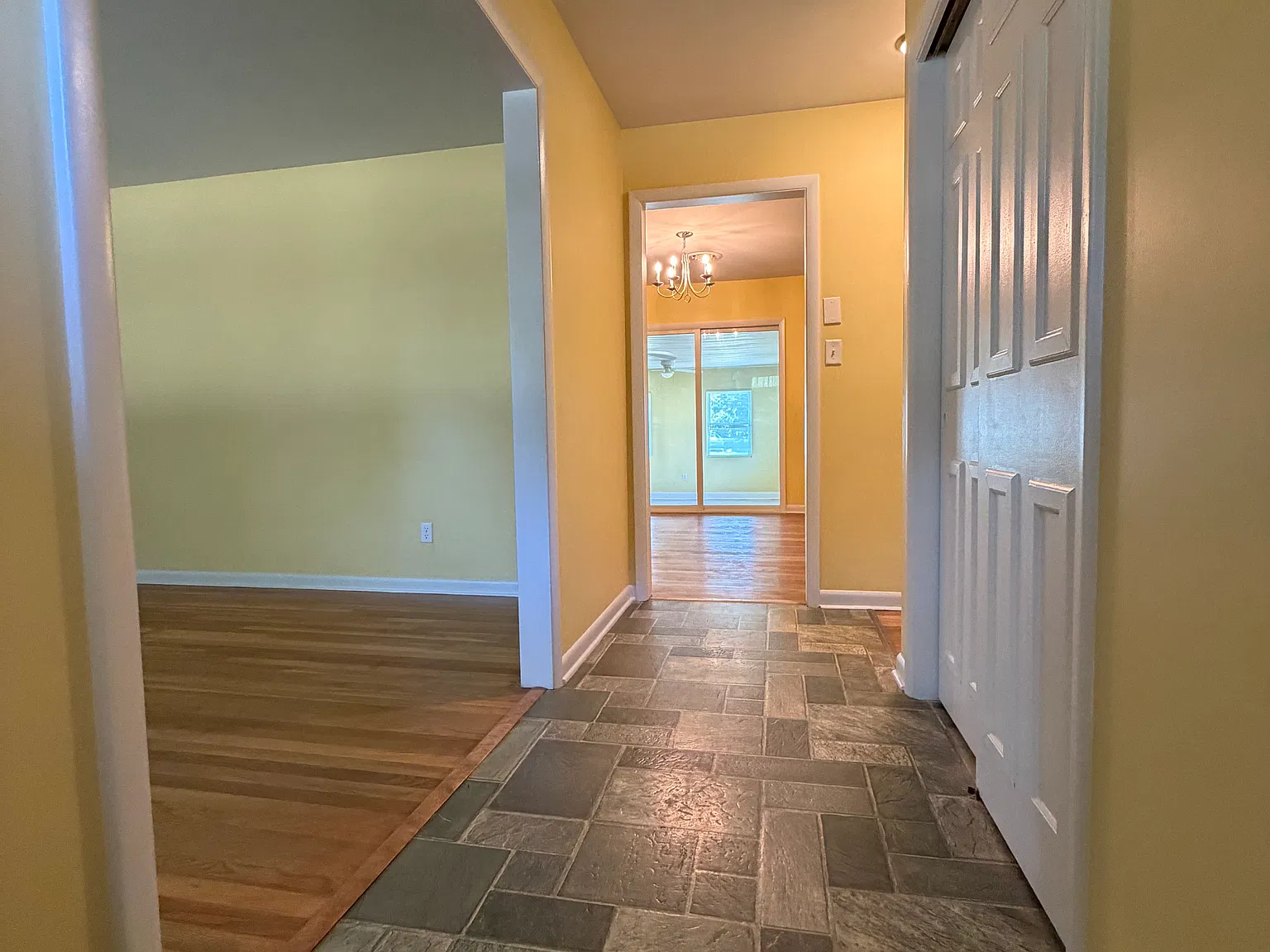 3 bed, 2.5 bath, 2500 sqft, $1,950 — Photo 3