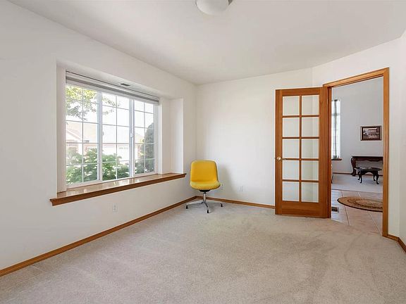 2nd image of 789 Clermont Dr