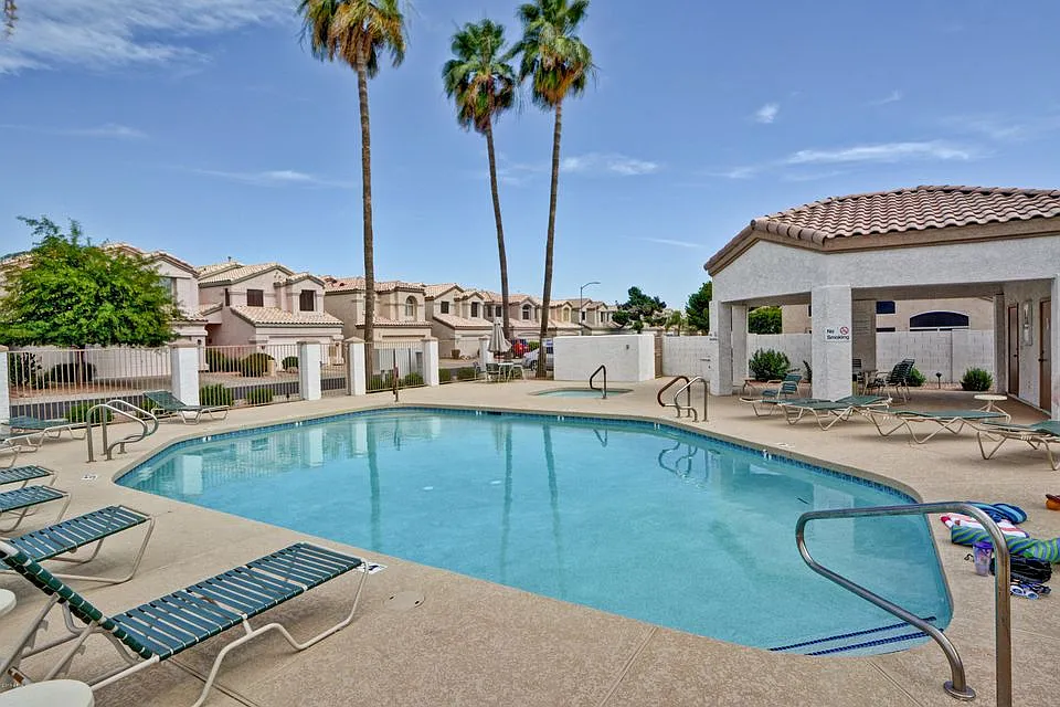 N Phoenix Cutie! 2/2 across from the comm Pool! — Photo 3