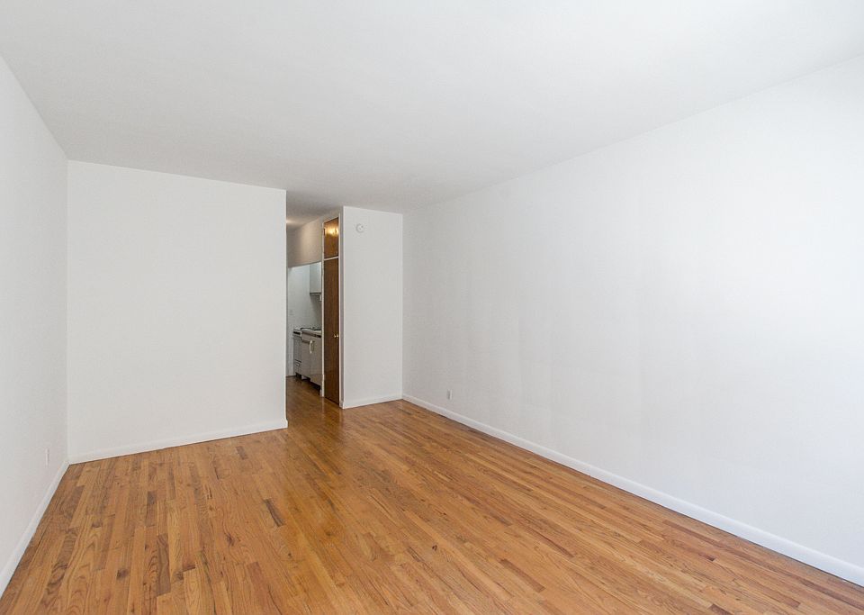 2nd image of 354 E 83rd St APT 5g