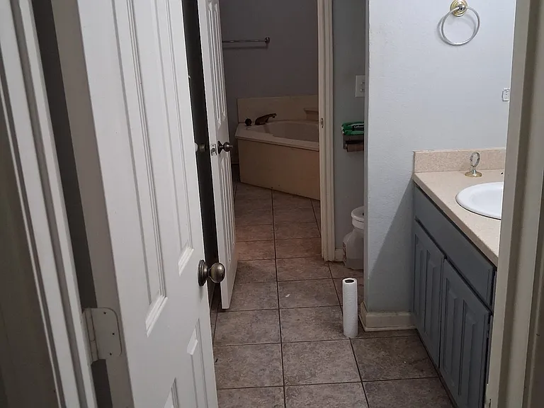 202 Blue Mound Rd E — Photo 8