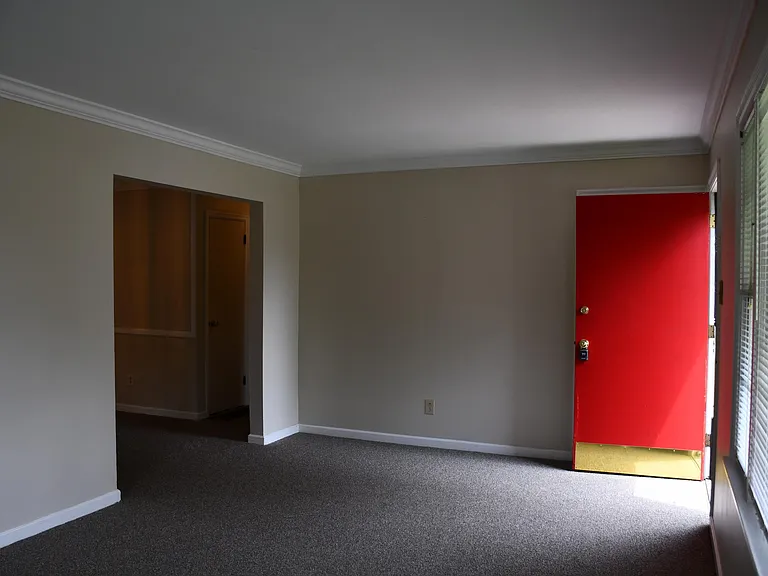 181 Saint James Dr — Photo 6