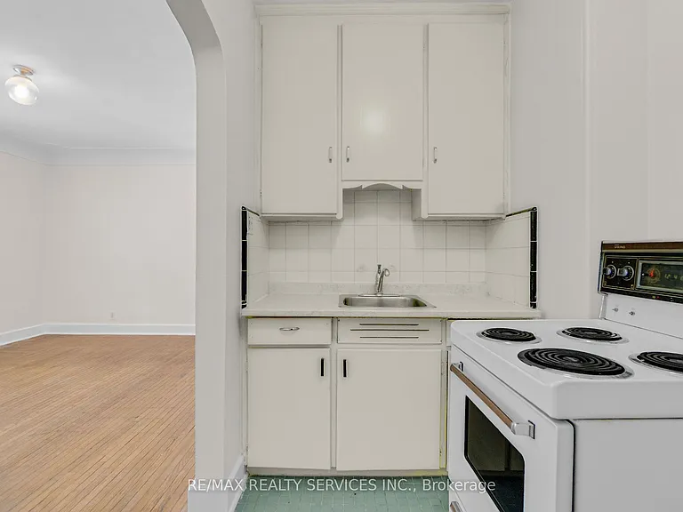 17 Webber Ave #2 — Photo 8
