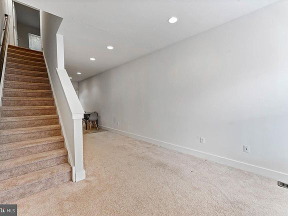 2nd image of 438 N Sloan St