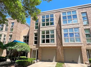 2345 N Wayne Ave, Chicago, IL 60614