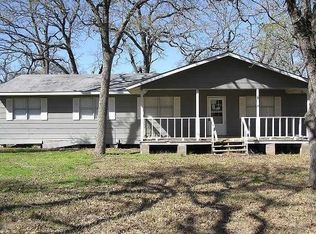 902 Harless Ln, Hearne, TX 77859