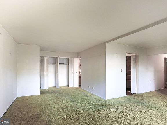 4th image of 4404 Island Pl APT 104