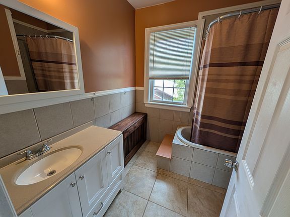 4th image of 226 Broadway Floor 2