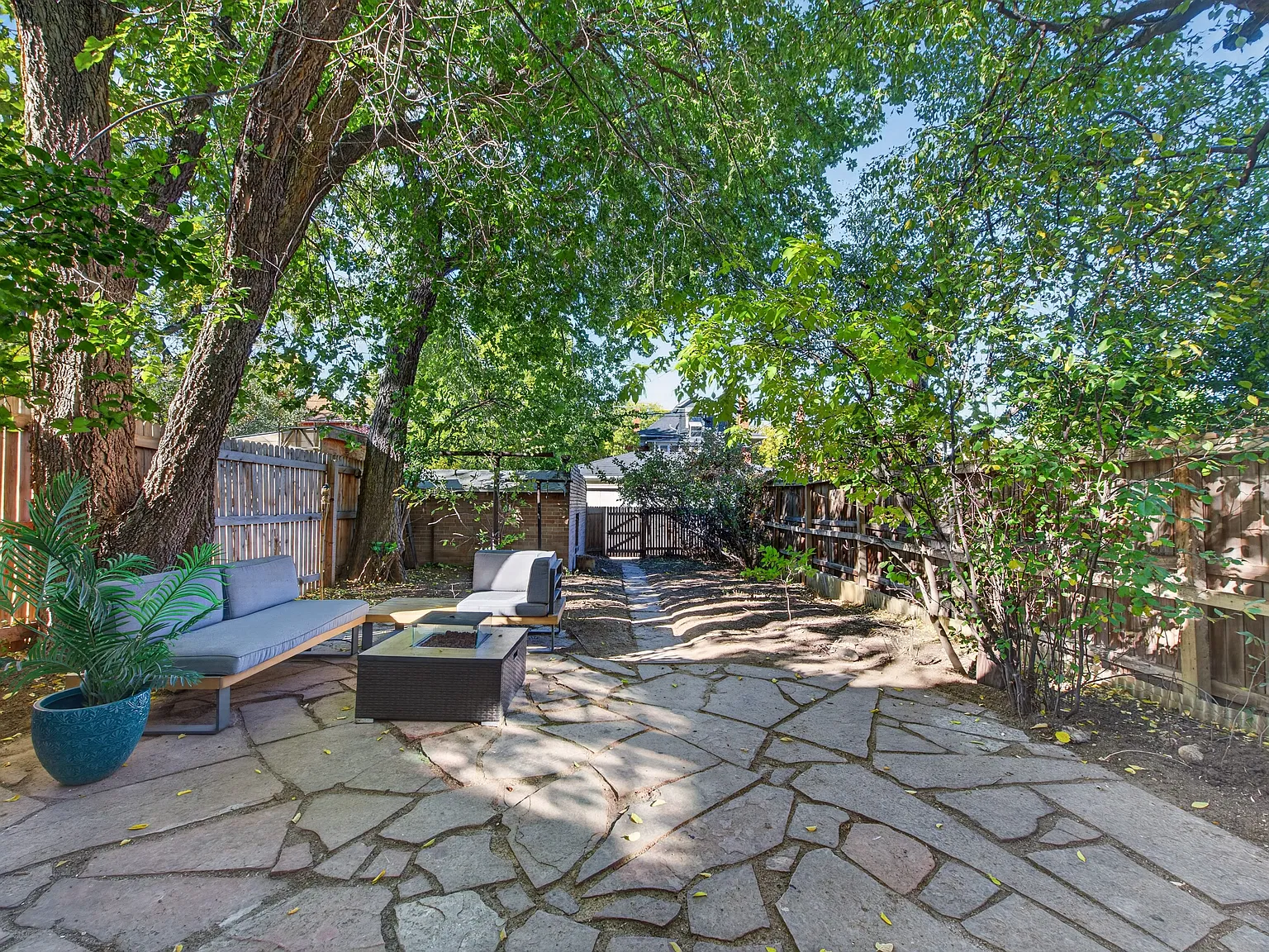 3 bed, 2.5 bath, 1854 sqft, $3,679 — Photo 4