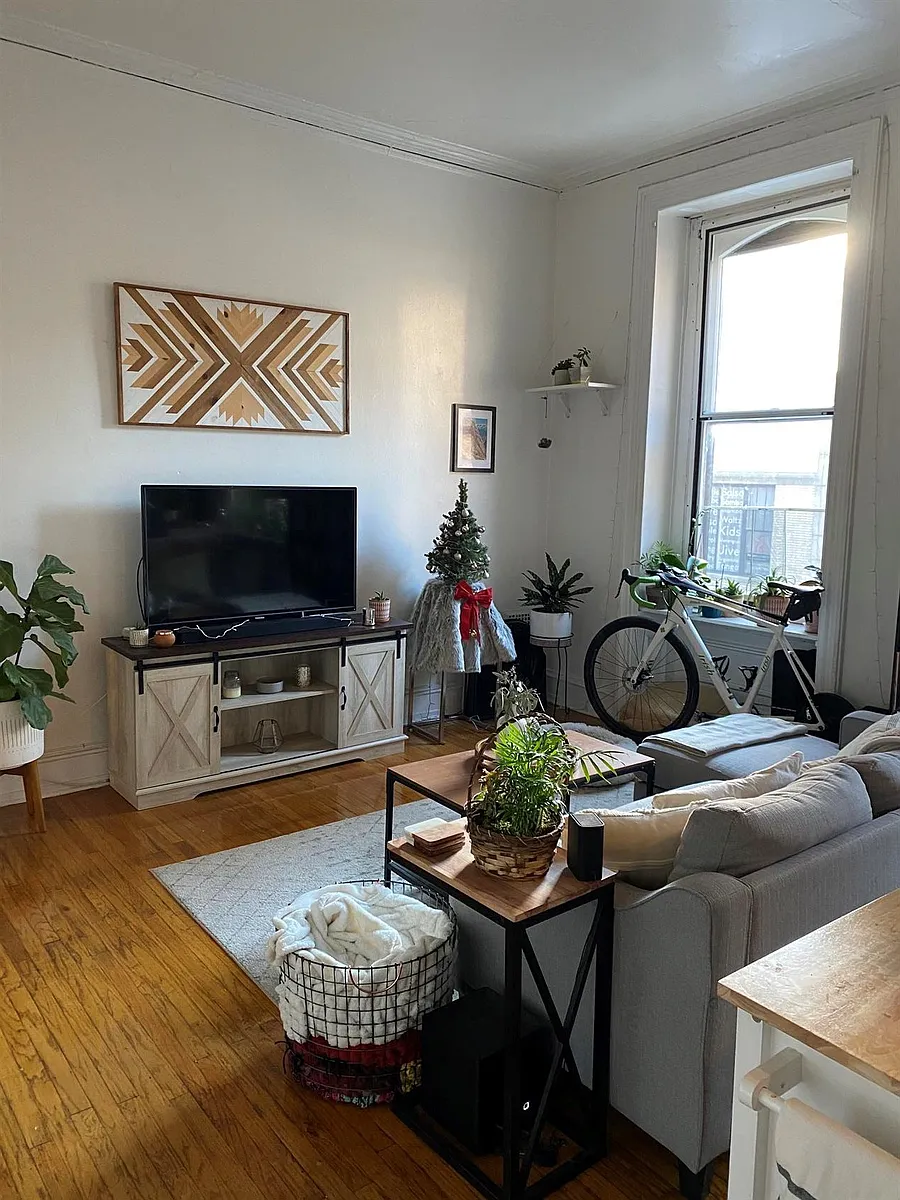 Building Photo - 105 S 21st St #2F