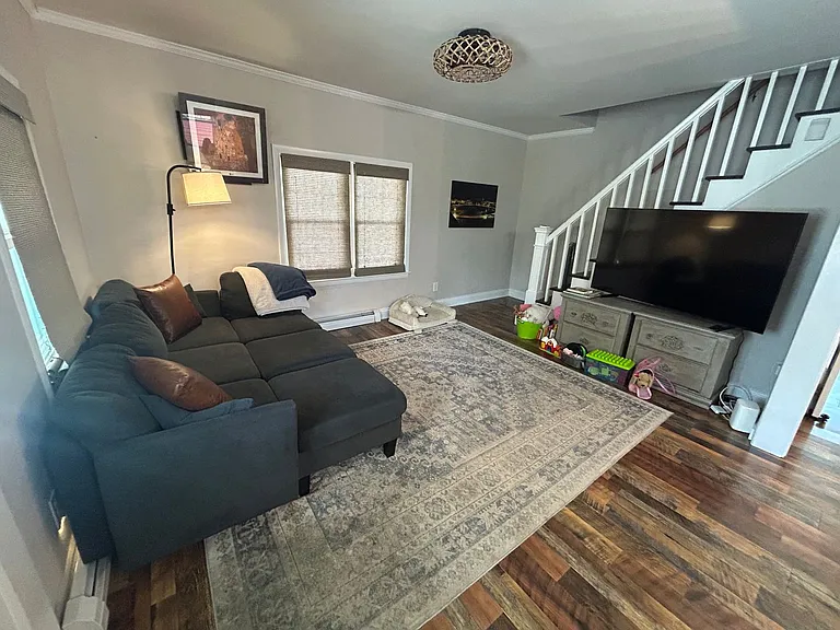 136 Aborn Ave — Photo 5