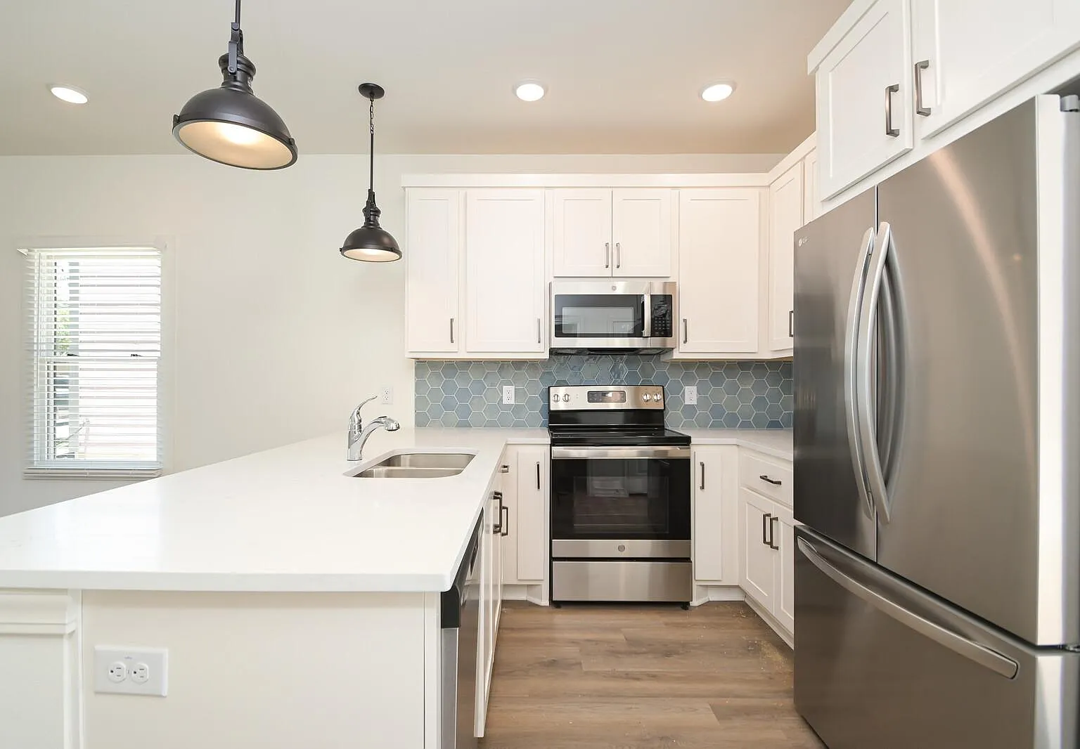 2 bed, 1.5 bath, 1016 sqft, $1,450 — Photo 3