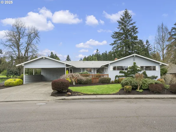 1864 N Country Club Dr, Canby, OR 97013