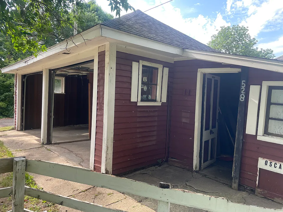 214 W Vasa Ave