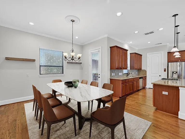 5305 Lillian St #B — Photo 9