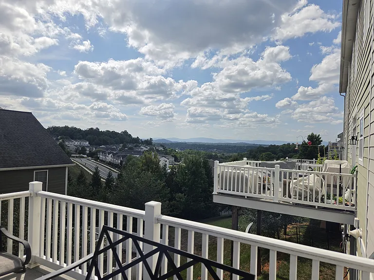 2441 Winthrop Dr — Photo 22