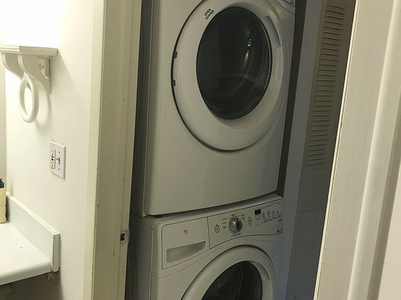 4th image of 910 Chestnut Hill Dr #1-G