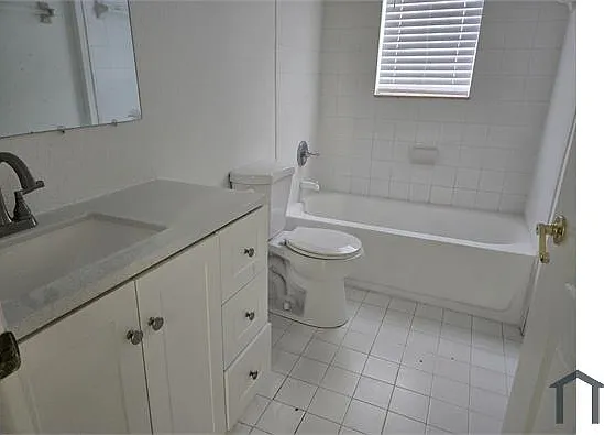 2460 SE 16th Ter #100 — Photo 7